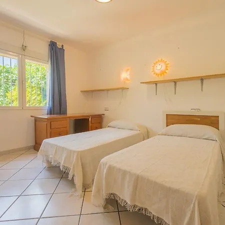 Villa Almendros 16 *